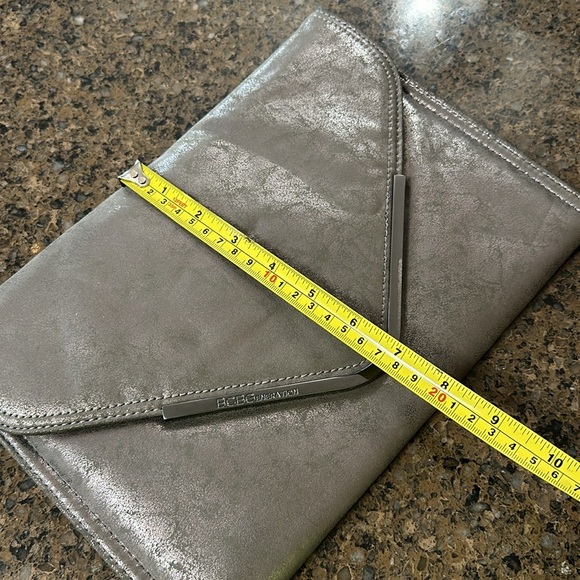 BCBGeneration clutches. - Picture 15 of 16